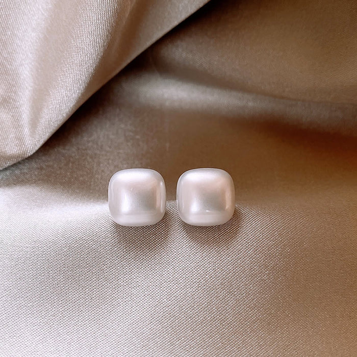 Wholesale Pearl earrings, versatile earrings, silver ear studs