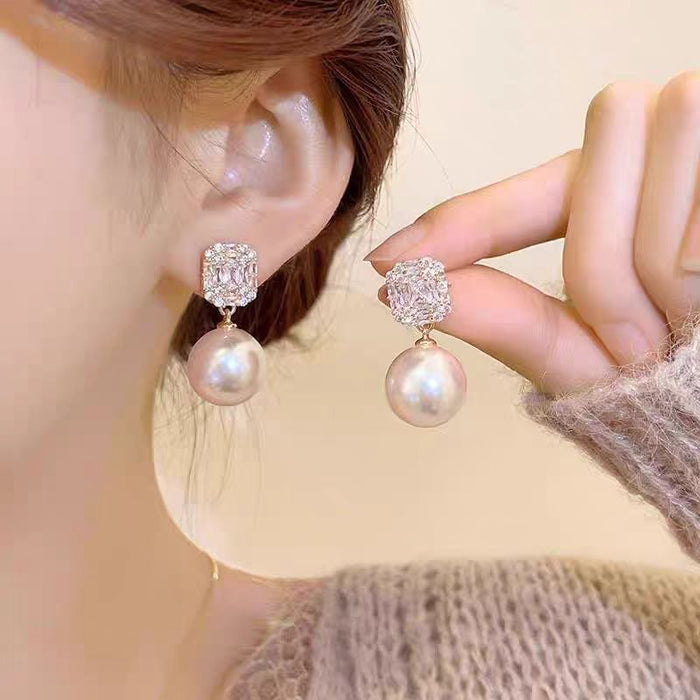 Wholesale Fashionable and sophisticated minimalist earrings with elegant silver needles