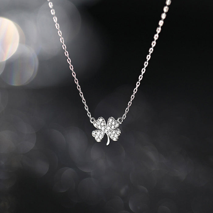 Wholesale Silver clover necklace, niche luxury new lucky leaf pendant necklace