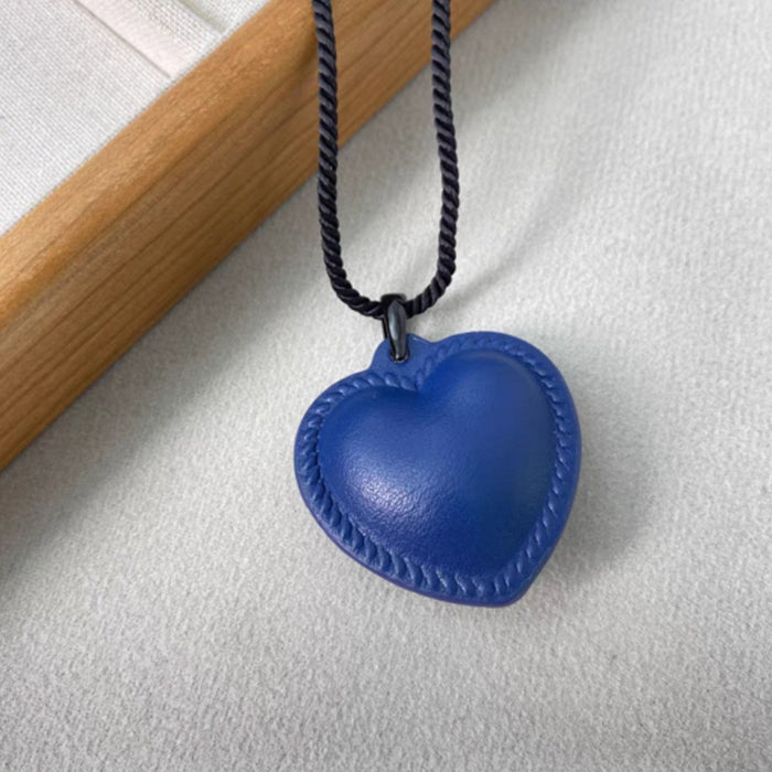 Wholesale Leather heart necklace with peach hearts, versatile and adjustable heart-shaped necklace