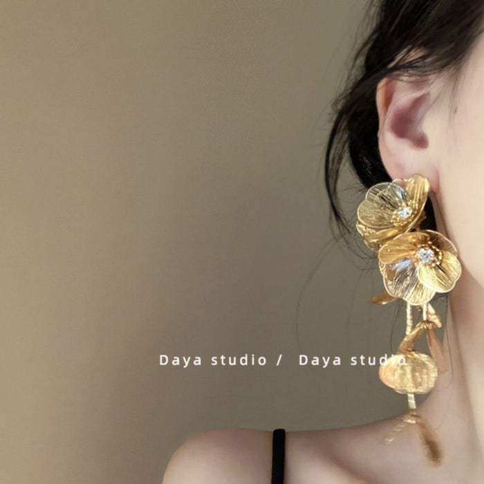 Wholesale Vintage zircon metal flower tassel earrings with exquisite temperament and exaggerated ear clip for women