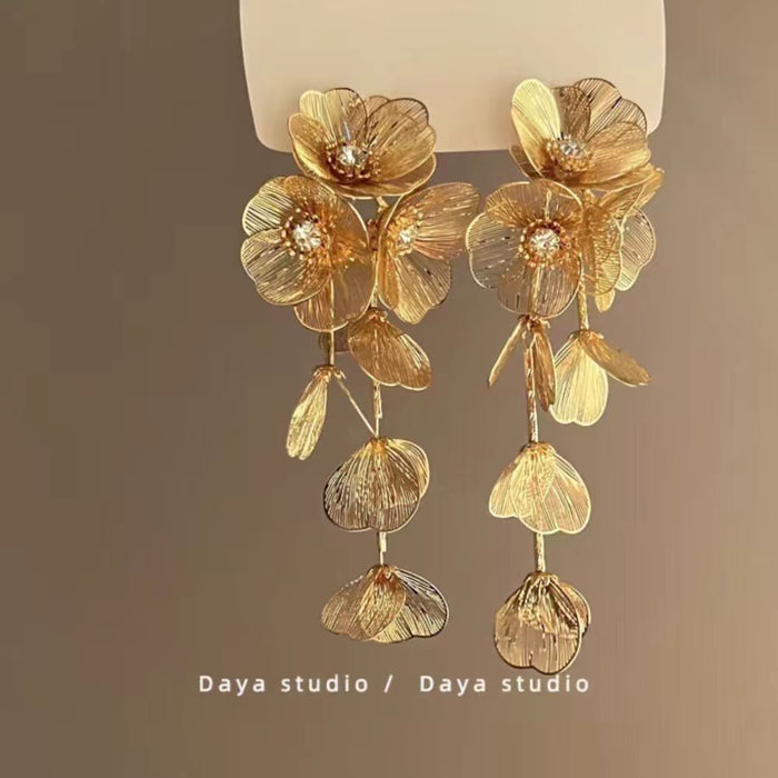 Wholesale Vintage metallic floral tassel earrings with a light luxury and high-end feel, niche design temperament, versatile and long earrings