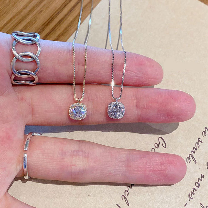 Wholesale Flash diamond necklace niche design, light luxury temperament, high-end feeling, collarbone chain wholesale