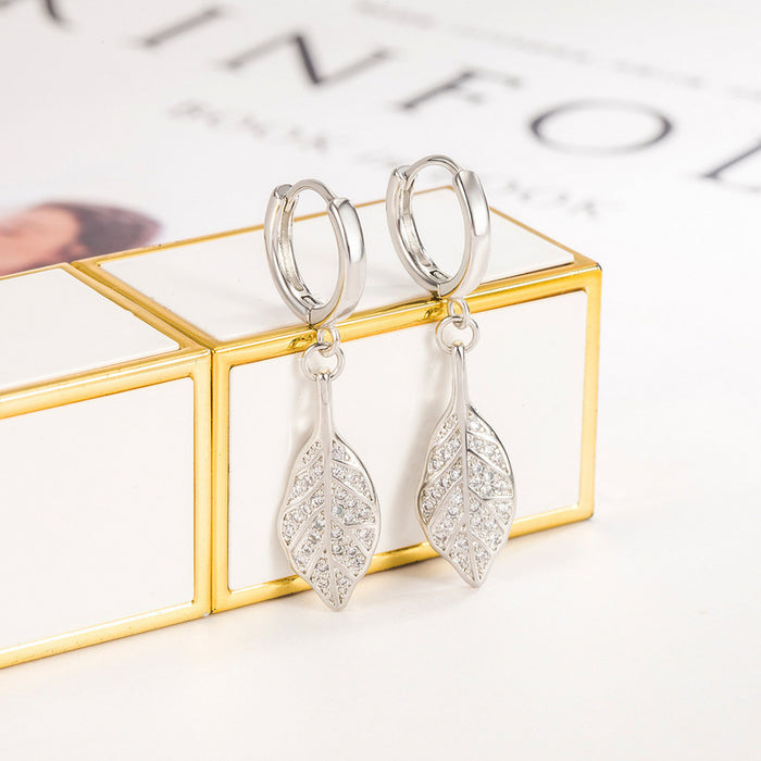 Wholesale Trendy and fashionable ear buckle with feminine design, slightly inlaid with zircon