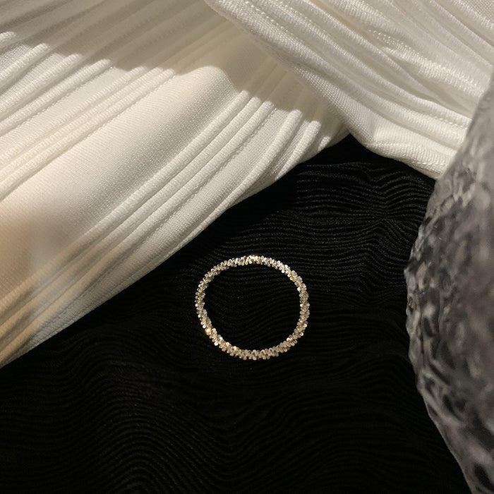 Wholesale The silver ring has a simple and compact temperament