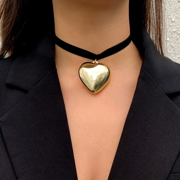 Wholesale Minimalist jewelry chain, heart-shaped collarbone chain, niche heart-shaped necklace
