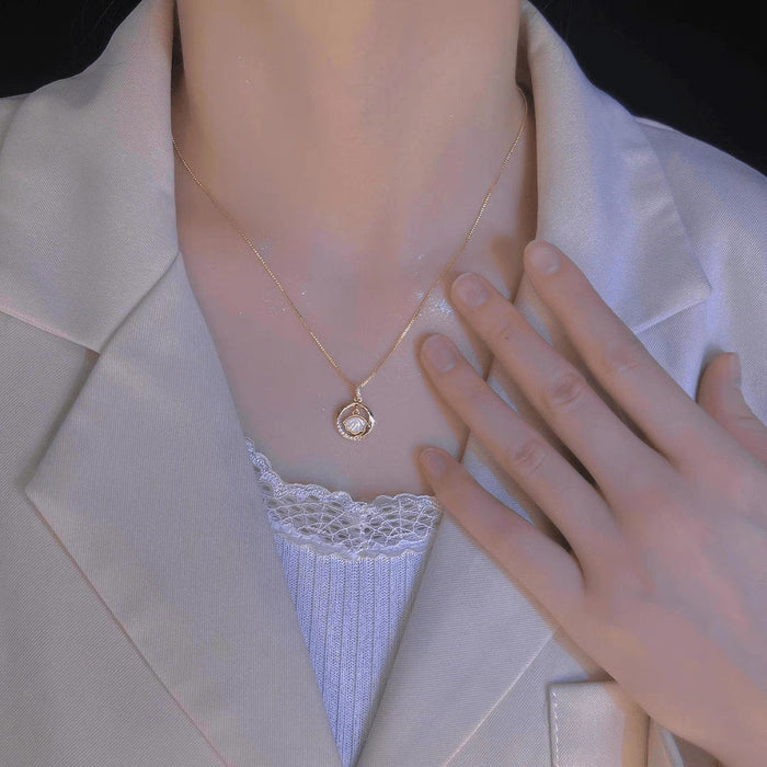Wholesale Shell pendant necklace, new style, light luxury, high-end feel, diamond studded collarbone chain