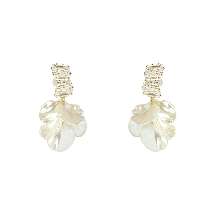 Wholesale Silver needle copper micro inlaid zircon petal earrings, niche fashion temperament, retro flower earrings