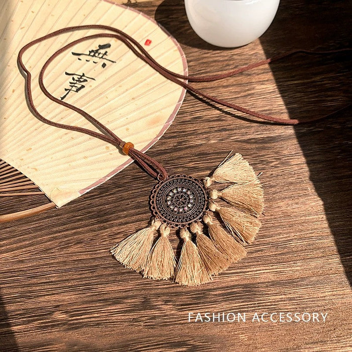 Wholesale Vintage feather necklace, double-layer layered long sweater chain accessory