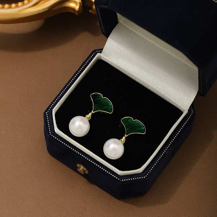 Wholesale Ginkgo leaf pearl earrings with silver needles, personalized and versatile, trendy and fashionable earring accessories