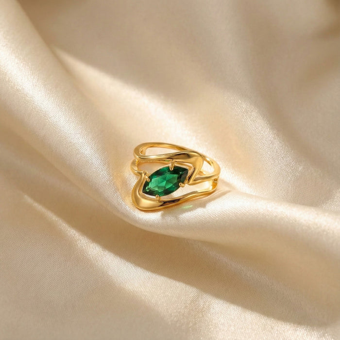 Wholesale Emerald and Diamond-Shaped Gold Ring