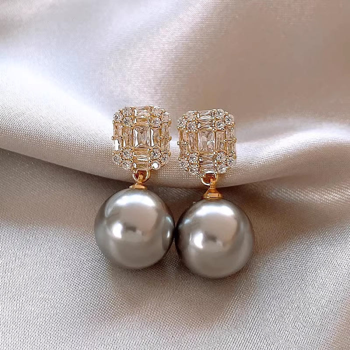 Wholesale Fashionable and sophisticated minimalist earrings with elegant silver needles
