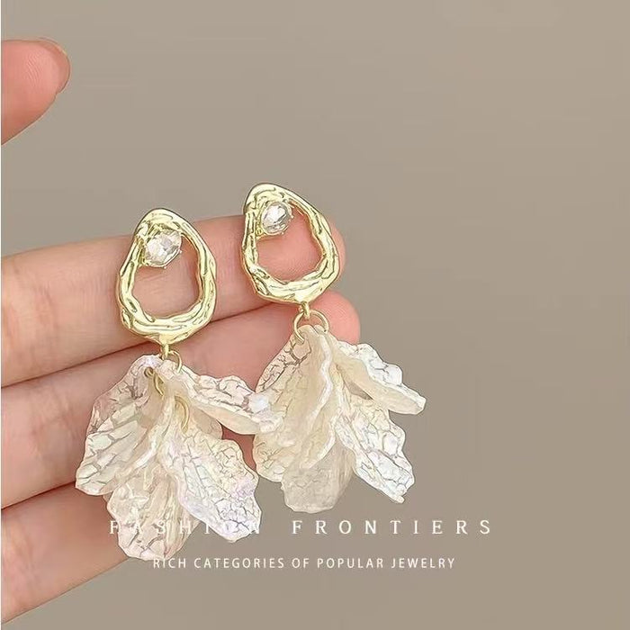 Wholesale White Petal Pearl Earrings Pearl White