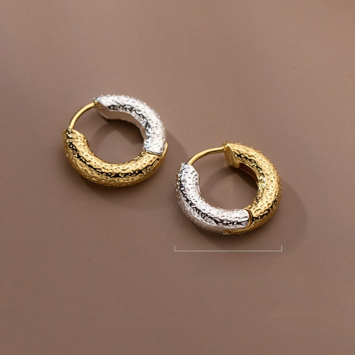 Wholesale Popular two-color ear buckle with gold and silver contrasting design, stylish and elegant ear accessories for women