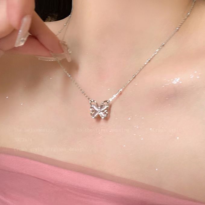 Wholesale High end cat eye stone necklace with hollowed out butterfly collarbone chain, light luxury niche accessory