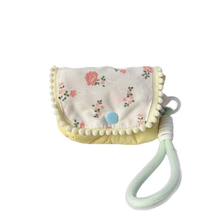 Wholesale Stylish Floral Quilted Card Purse And Coin Wallet Snap Closure Cute Heart Design Multifunctional Pendant Bag For Women Fashion Accessory