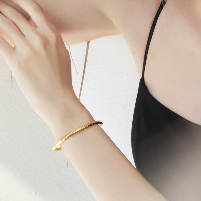 Wholesale Design fashionable, minimalist, high-end, niche, light luxury style women's bracelet