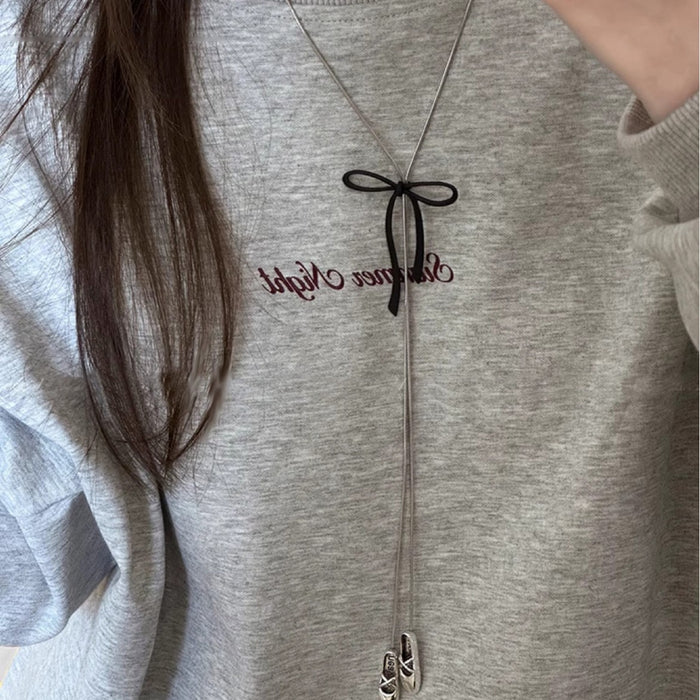 Wholesale Black bow pendant necklace with a sense of design, long sweater chain