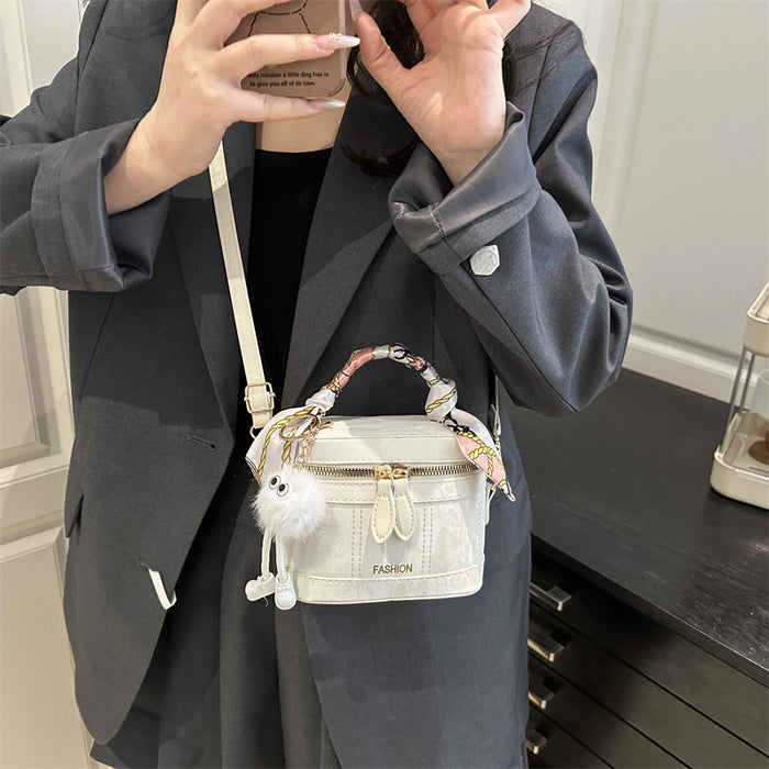 Wholesale Fashion single shoulder small square bag, niche design, crossbody bucket bag