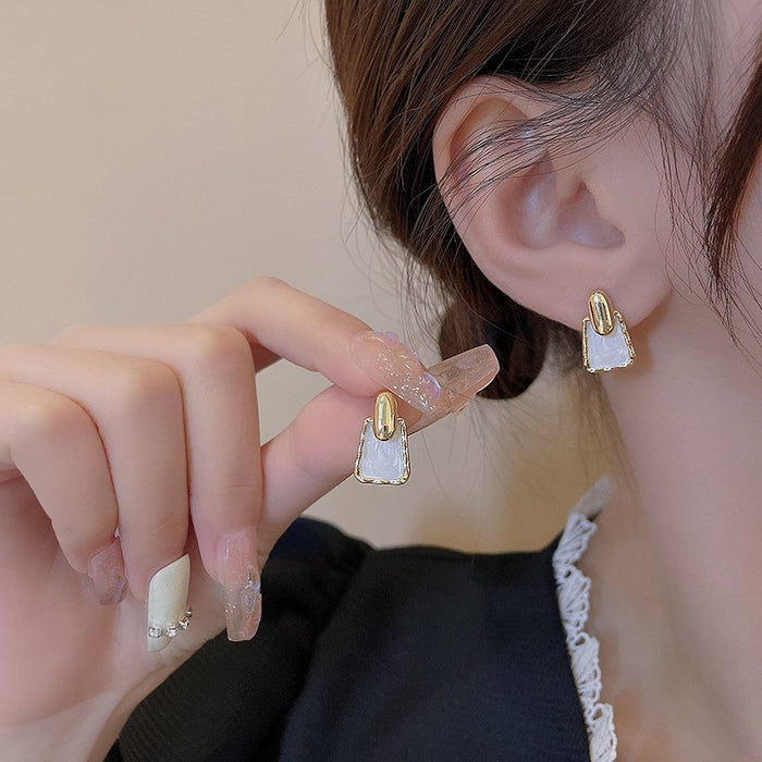 Wholesale Compact and minimalist drip oil geometric shape, niche and versatile, retro temperament, high-end design, earring wholesale