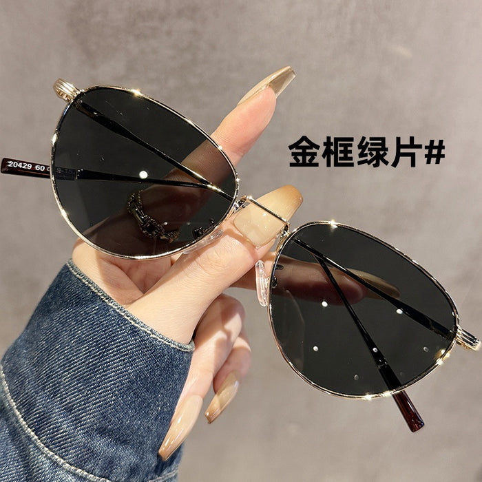 Wholesale Metal round frame cat eye sunshade sunglasses for men and women, gold frame tea leaf sunglasses
