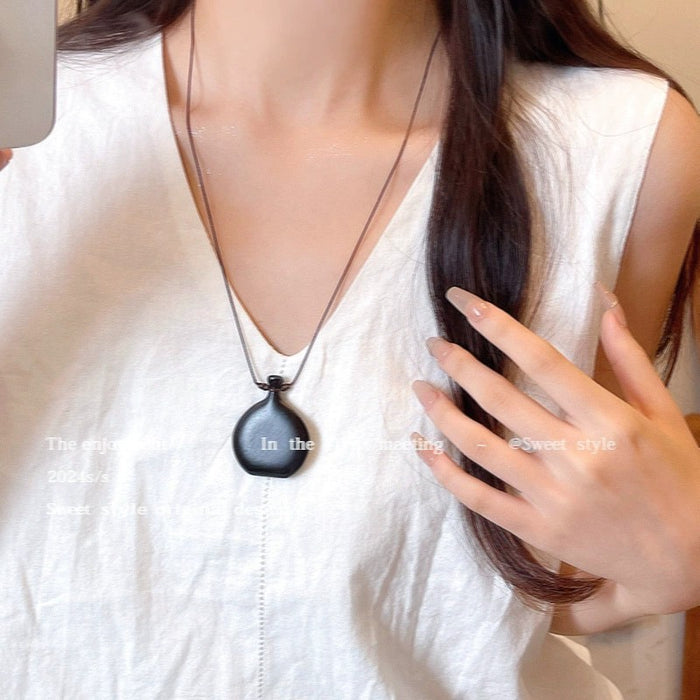 Wholesale Vintage feather necklace, double-layer layered long sweater chain accessory