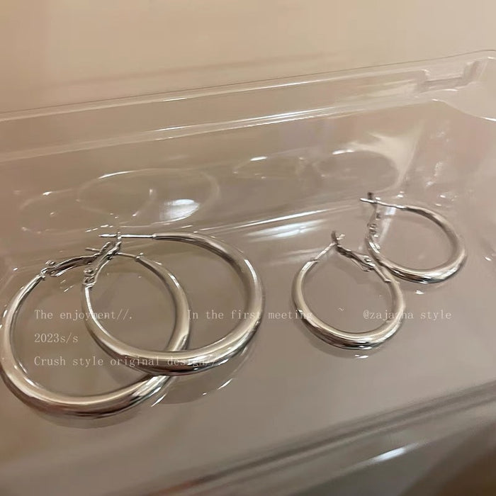 Wholesale Earrings with a niche and high-end feel, circular earrings