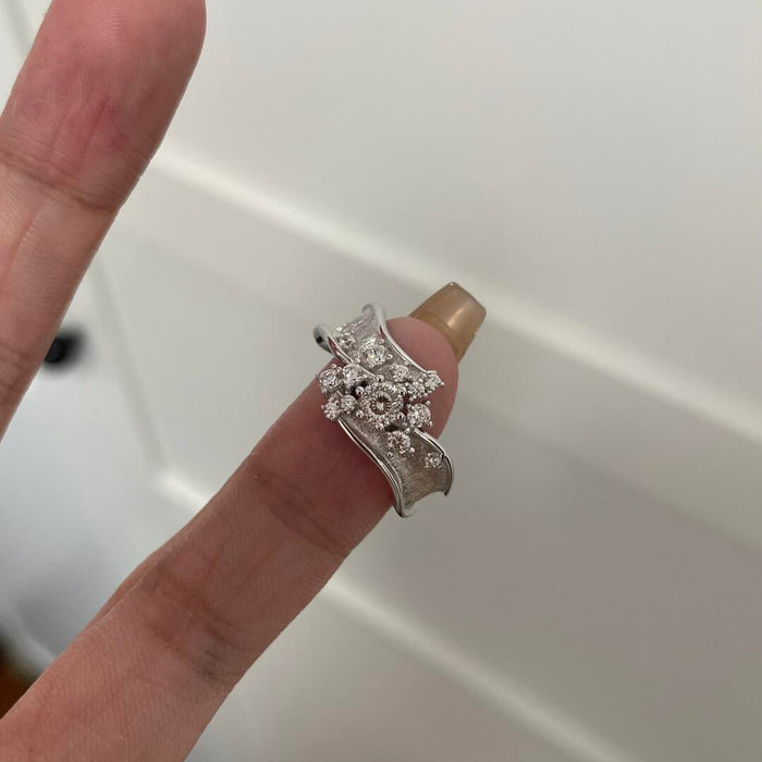 Wholesale Light luxury high-end sparkling diamond retro ring with niche design