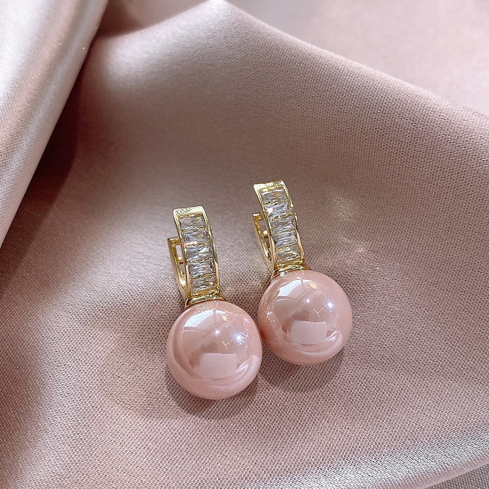 Wholesale New high-end earrings with copper buckle material, light luxury and simple design, earrings with pearl temperament