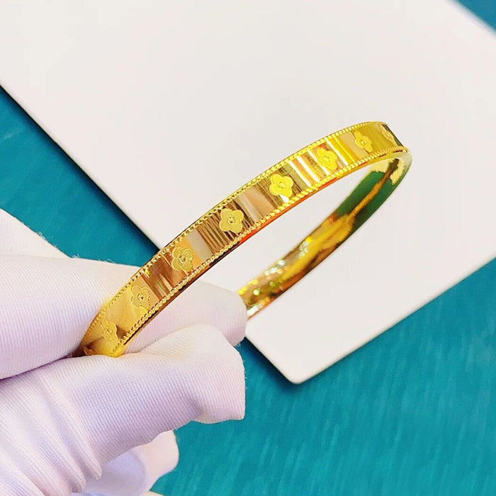 Wholesale Premium Gold Clover Bracelet, New Handpiece, Exquisite and Versatile