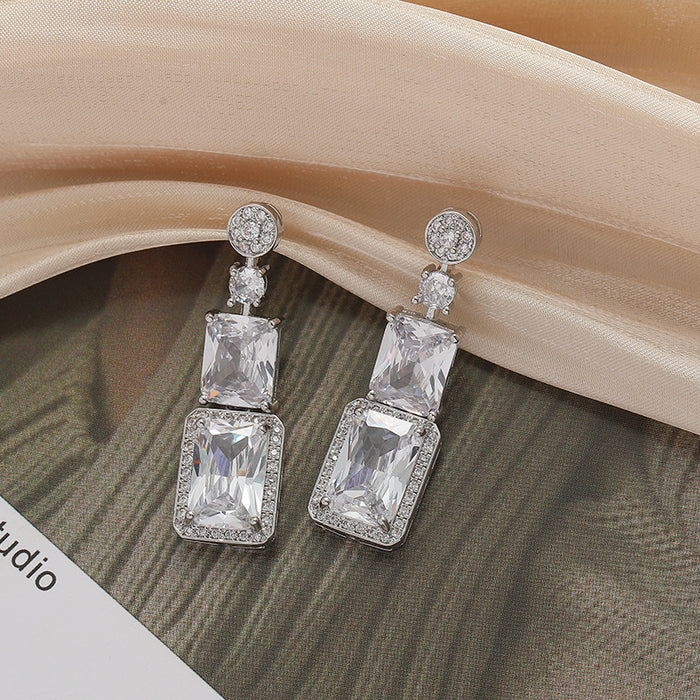 Wholesale Feather tassel earrings, retro fashion earrings, niche high-end, exaggerated earrings