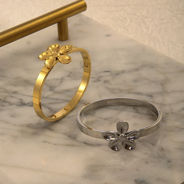 Wholesale Fashionable stainless steel flower bracelet, personalized and creative titanium steel petal bracelet