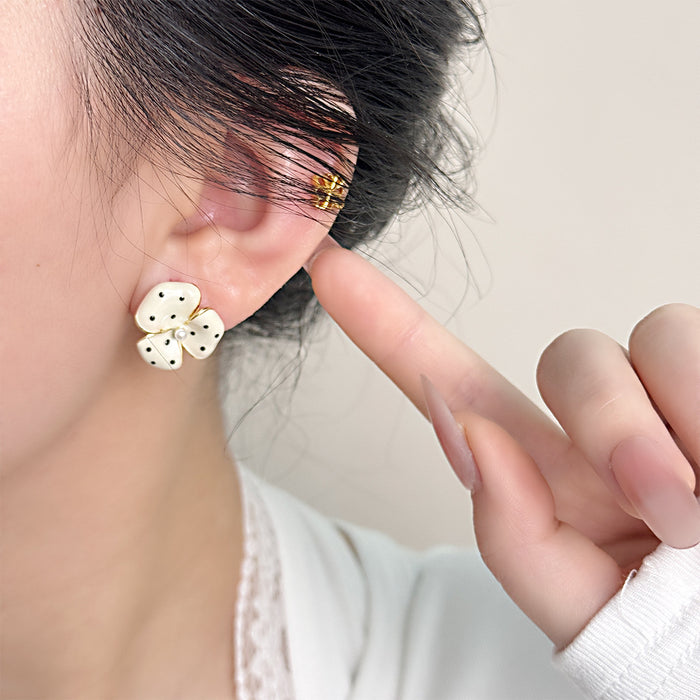 Wholesale Earring design new high-end temperament niche polka dot temperament small flower exquisite high-end feeling earrings