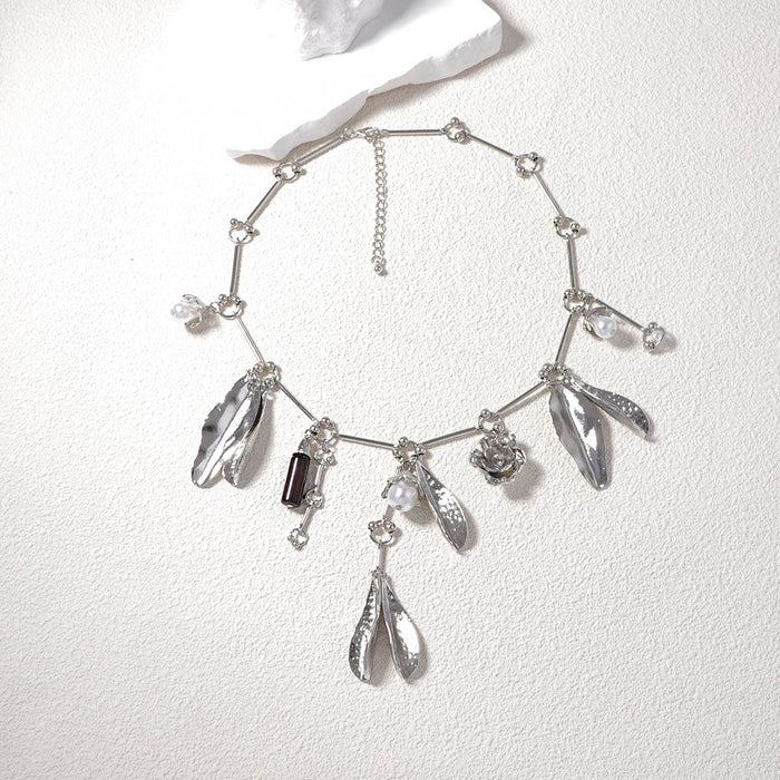 Wholesale personalized retro multi-element alloy leaf pendant necklace casual exaggerated