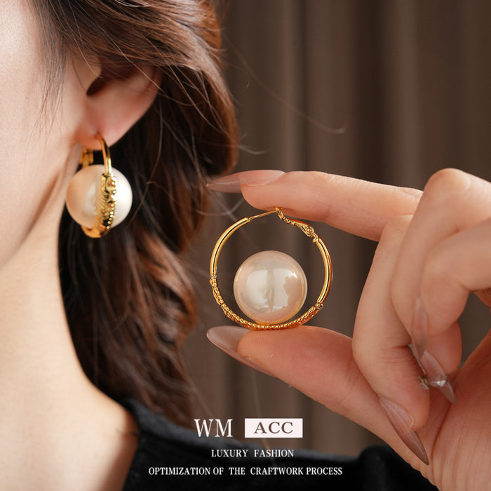 Wholesale Real gold electroplated silver needle pearl earrings with a light luxury and high-end feel, fashionable earrings, retro and versatile earrings