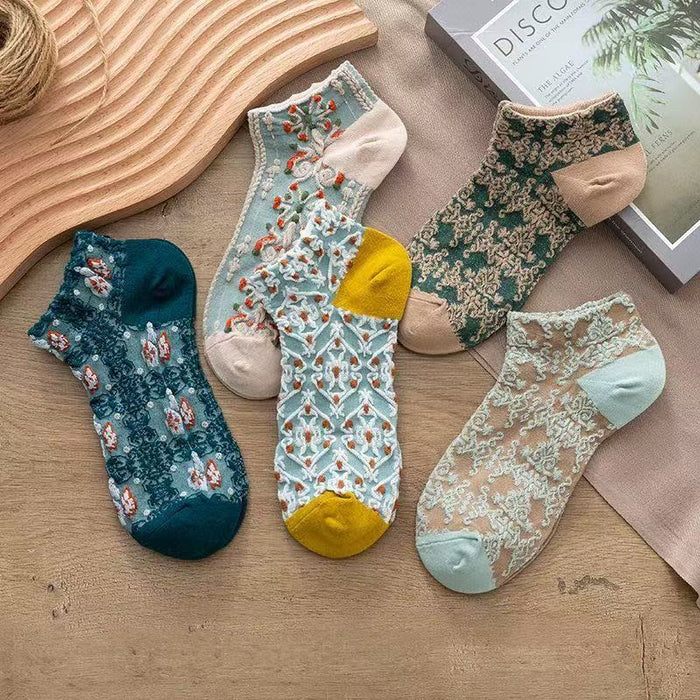 Wholesale Wearing plain cotton socks with a central tube for casual and versatile wear