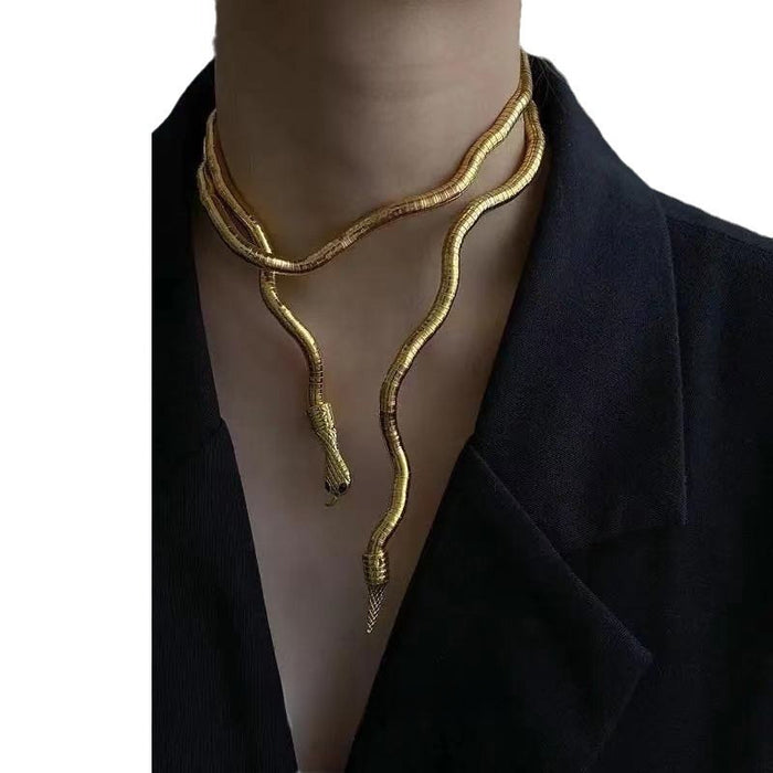 Wholesale The snake chain is a bendable necklace with an open winding design and a snake like shape