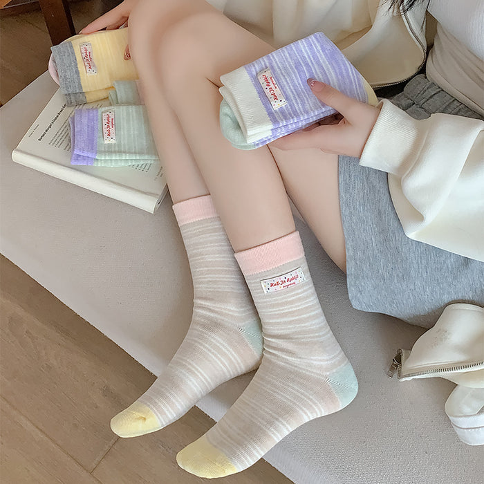 Wholesale Socks with striped fabric label, mid tube socks, versatile cotton socks for wearing outside