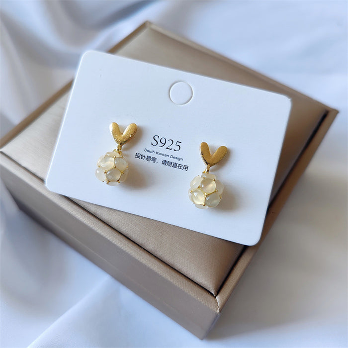 Wholesale Silver needle geometric heart-shaped earrings