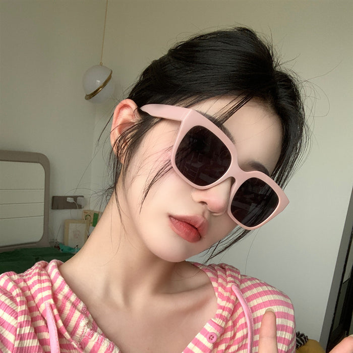 Wholesale New fashionable square frame sunglasses with simple sun protection