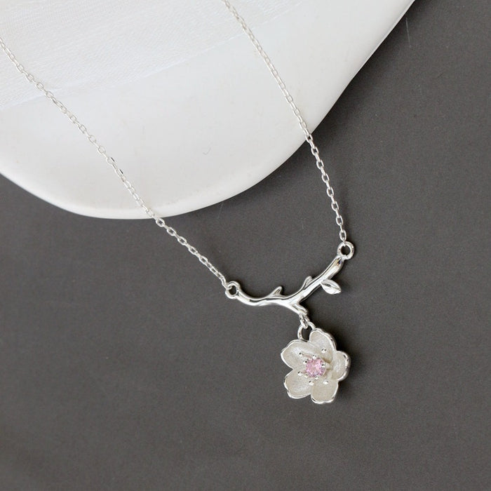 Wholesale Necklace, simple flower pendant, collarbone chain, niche high-end accessory