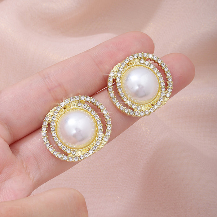 Wholesale Premium and luxurious pearl earrings with exquisite and niche design, temperament, wholesale of earrings