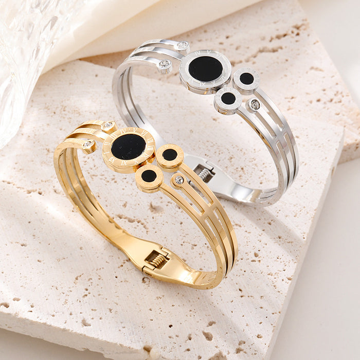 Wholesale Stainless steel bracelet with gold-plated Roman numerals and titanium steel.