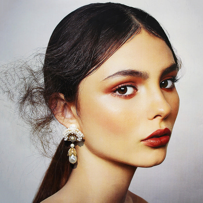 Wholesale Pearl earrings with a light luxury and high-end feel, designed with a sense of niche earrings