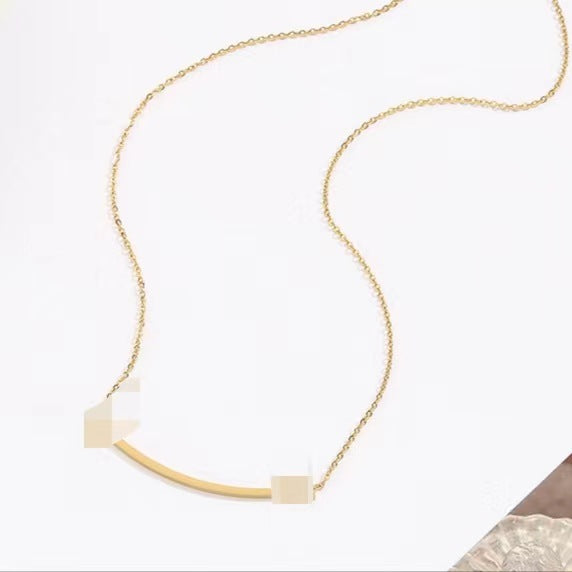Wholesale Smiling face necklace for women, light luxury, niche, collarbone necklace, high-end, exquisite titanium steel