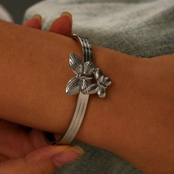 Wholesale Cross border popular personalized double-layer butterfly stainless steel bracelet, high-end butterfly bracelet, color preservation wholesale