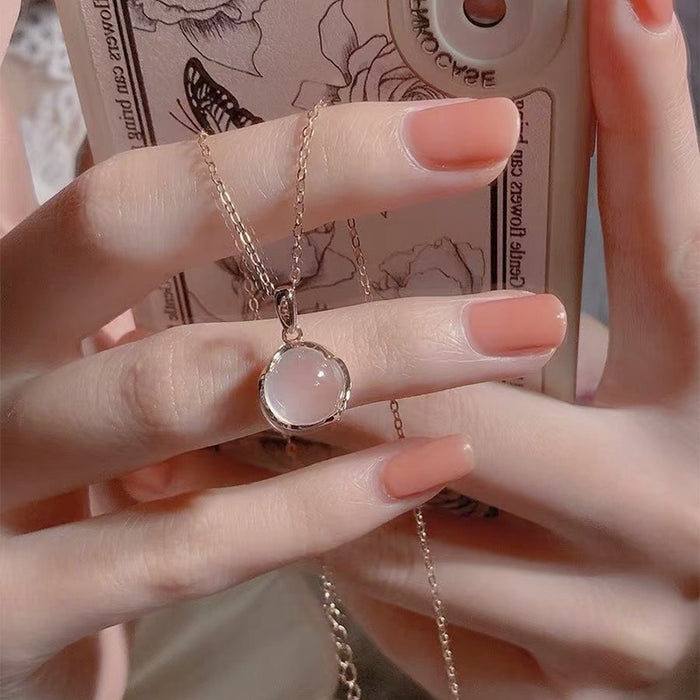 Wholesale Pink chalcedony crystal pendant necklace, round pendant necklace, fashionable and personalized temperament accessory