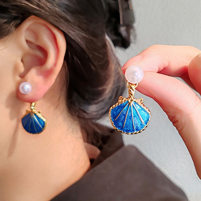 Wholesale Pearl Shell Pendant Earrings, Simple and Compact Earnail Style