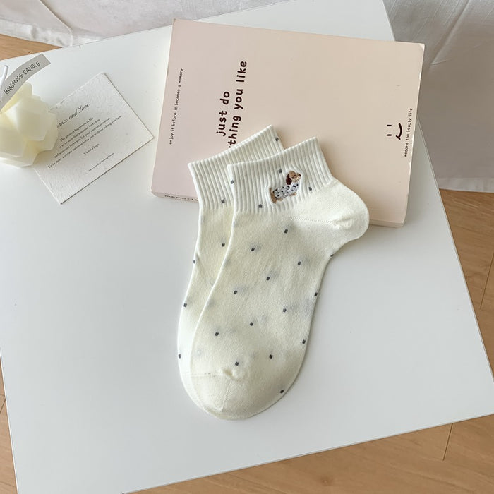 Wholesale Solid color cute socks embroidered cotton breathable sweat absorbing short tube socks versatile