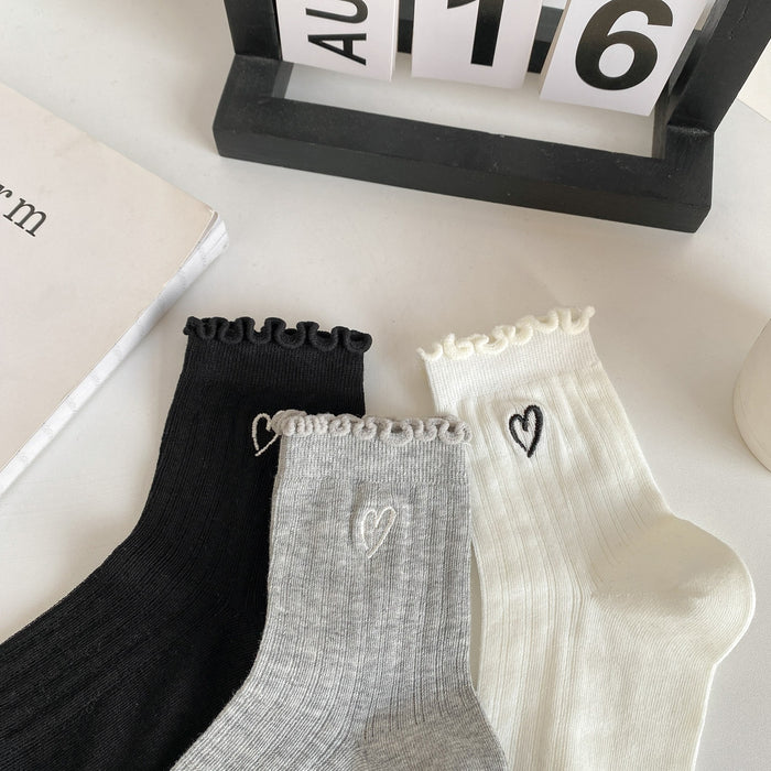Wholesale Love embroidered socks, thin mesh breathable and sweat absorbing, simple and versatile short tube socks